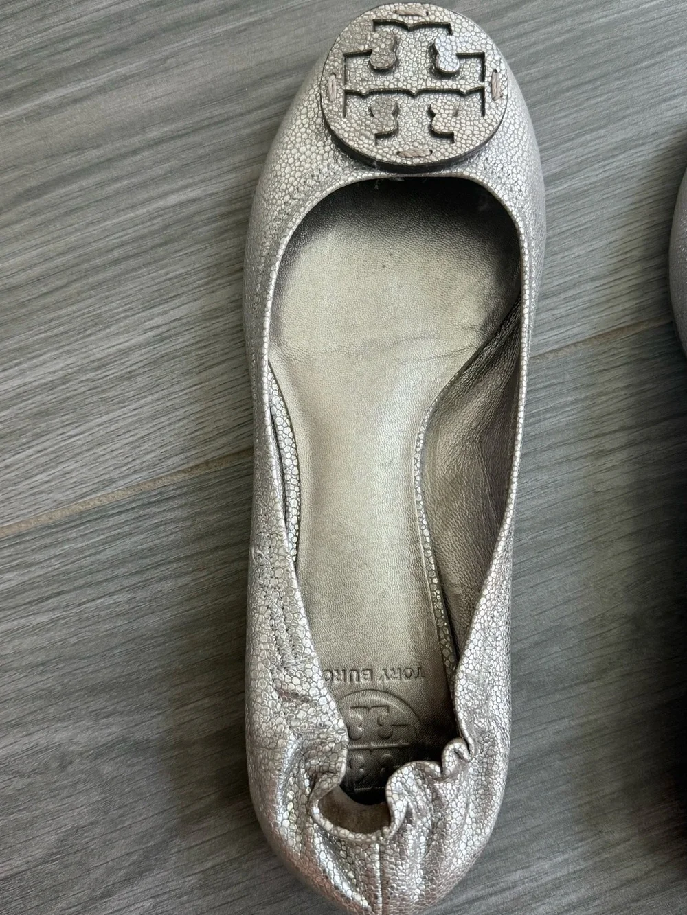 Tory Burch Metallic Silver Reva Logo Ballet Flats size 9